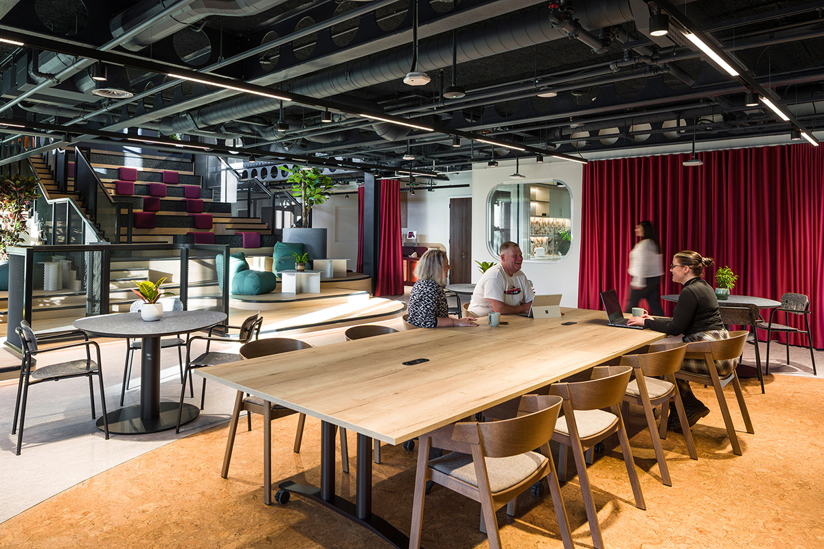 ���¥������������꣺�ƶ�����Virgin Media O2��ϰ칫��Ʋ��