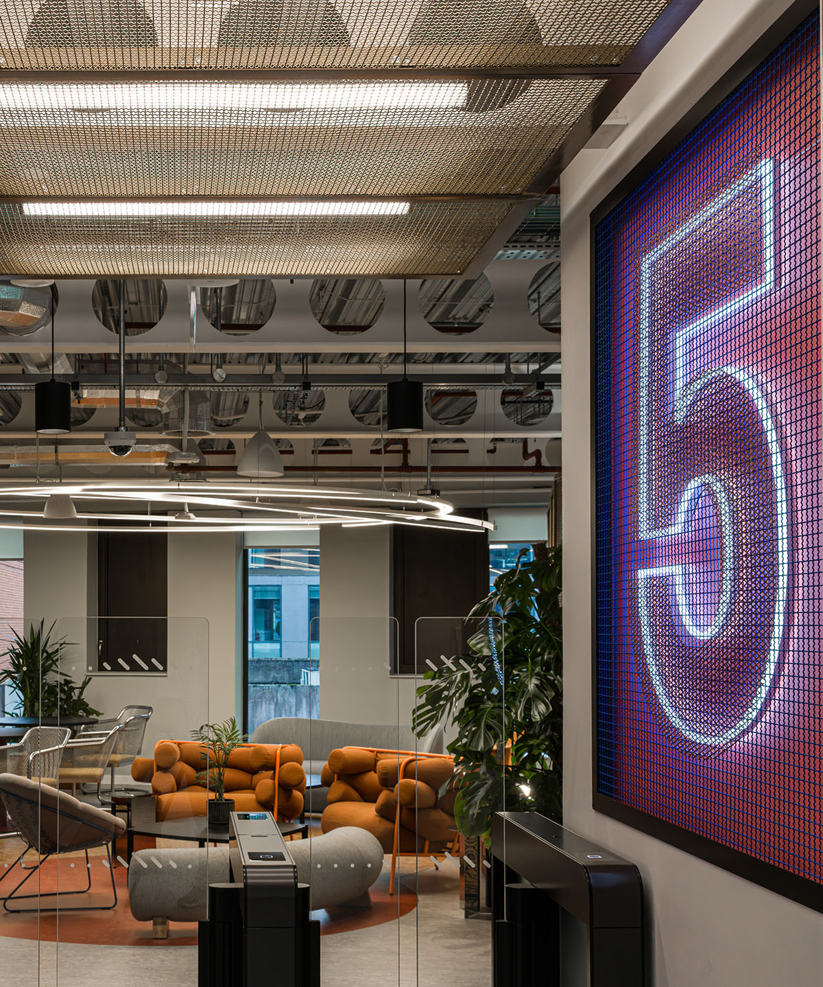 ���¥������������꣺�ƶ�����Virgin Media O2��ϰ칫��Ʋ��