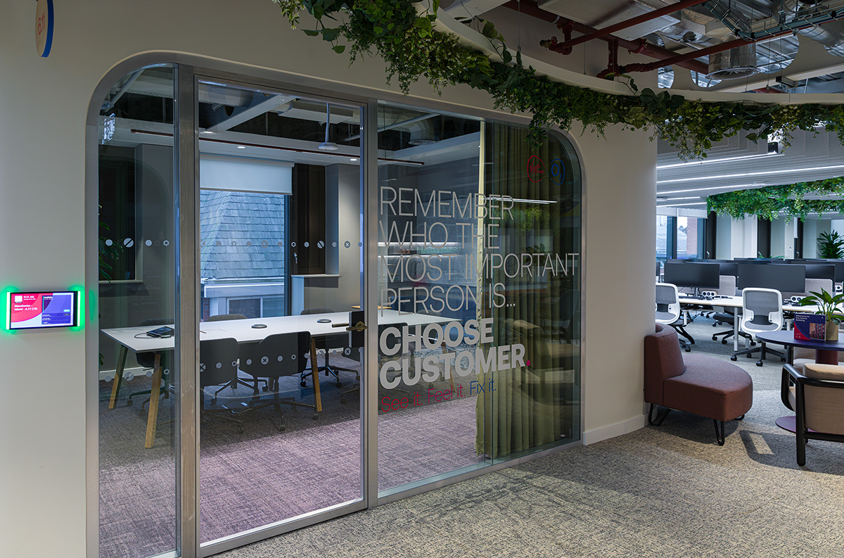 ���¥������������꣺�ƶ�����Virgin Media O2��ϰ칫��Ʋ��