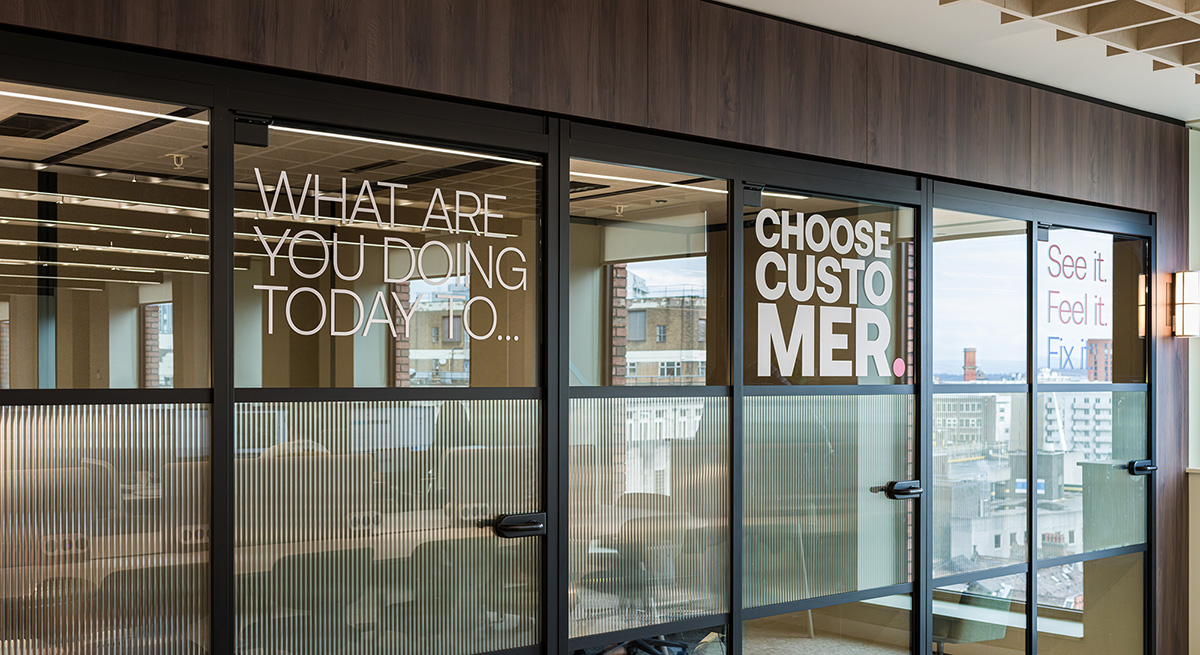 ���¥������������꣺�ƶ�����Virgin Media O2��ϰ칫��Ʋ��