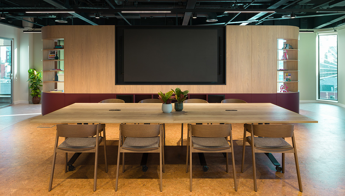 ���¥������������꣺�ƶ�����Virgin Media O2��ϰ칫��Ʋ��