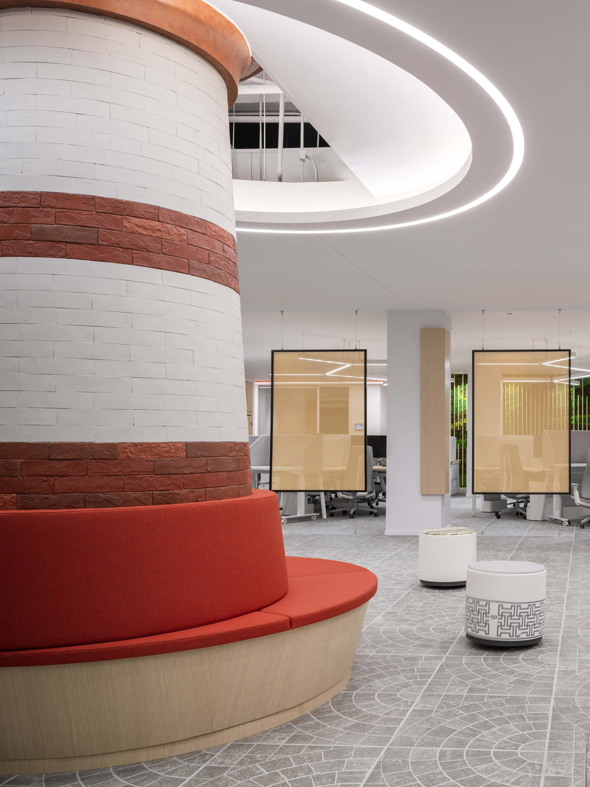 �Ű��Ϻ��з����ĵ�����֮��Կռ�����ת��