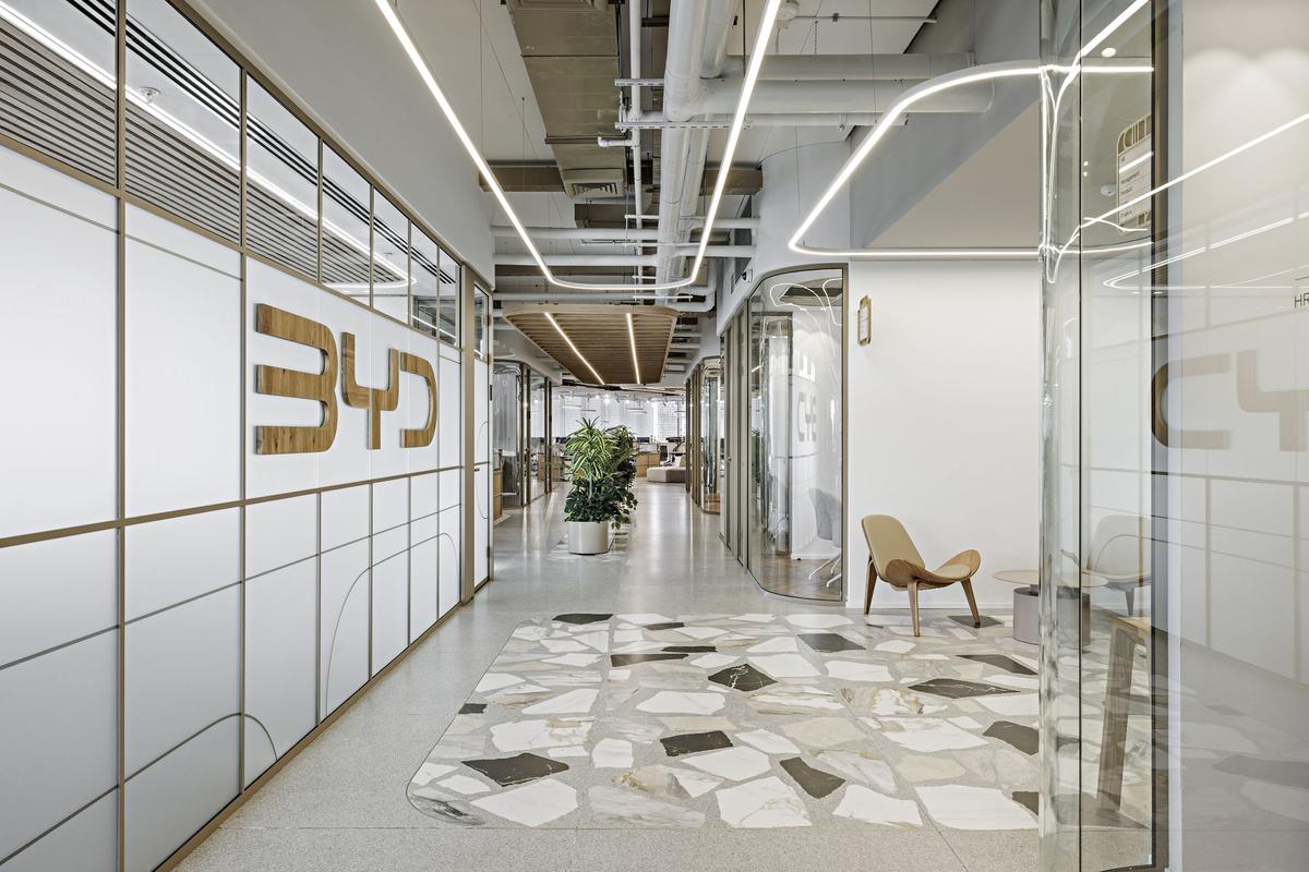 BYD���ǵ���ɫ�а칫�ң�������Ϊ��еĶ������