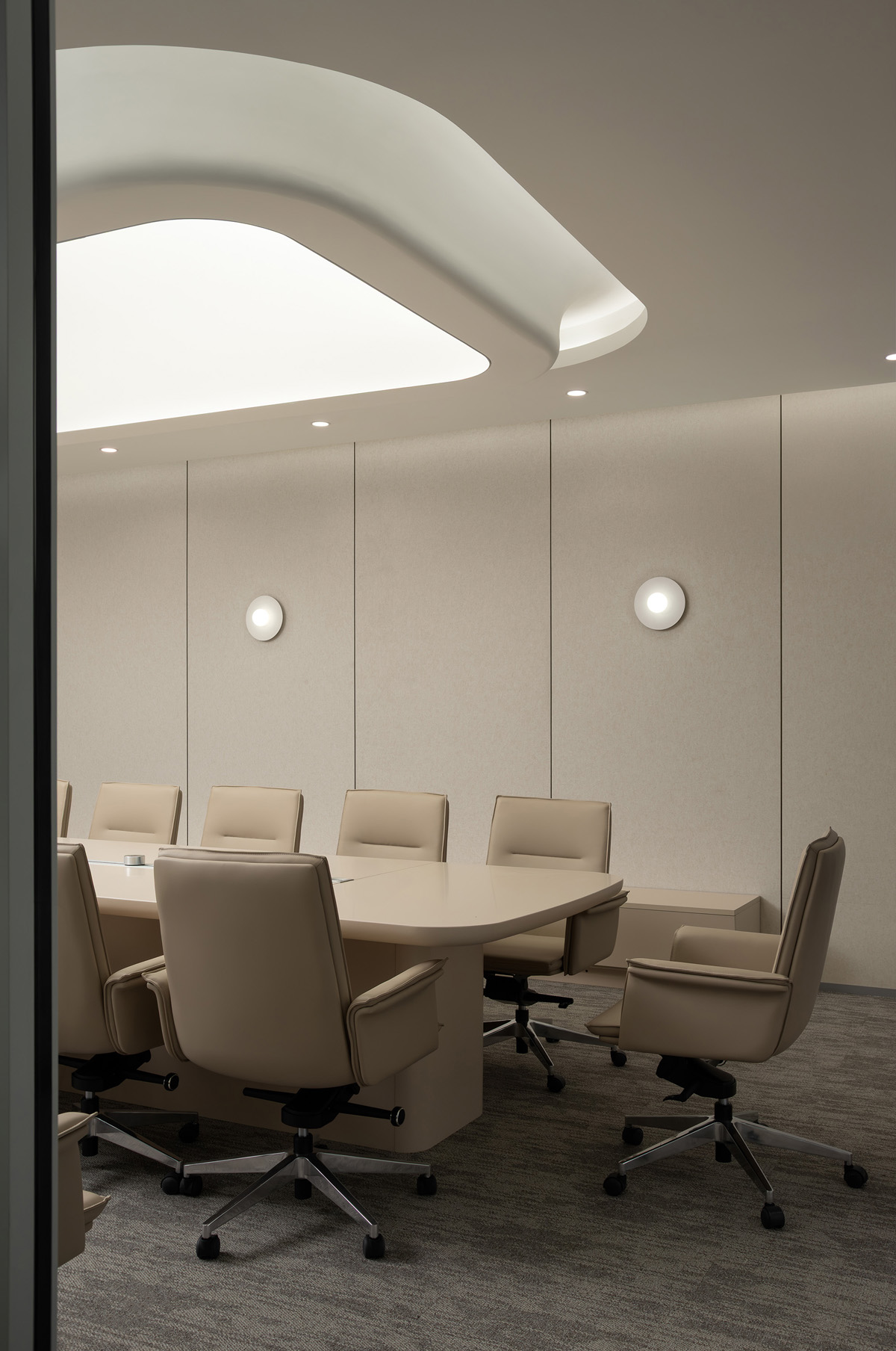 �����ع������Ӷ����ӡ������з��������������罻�򡱵�˫������