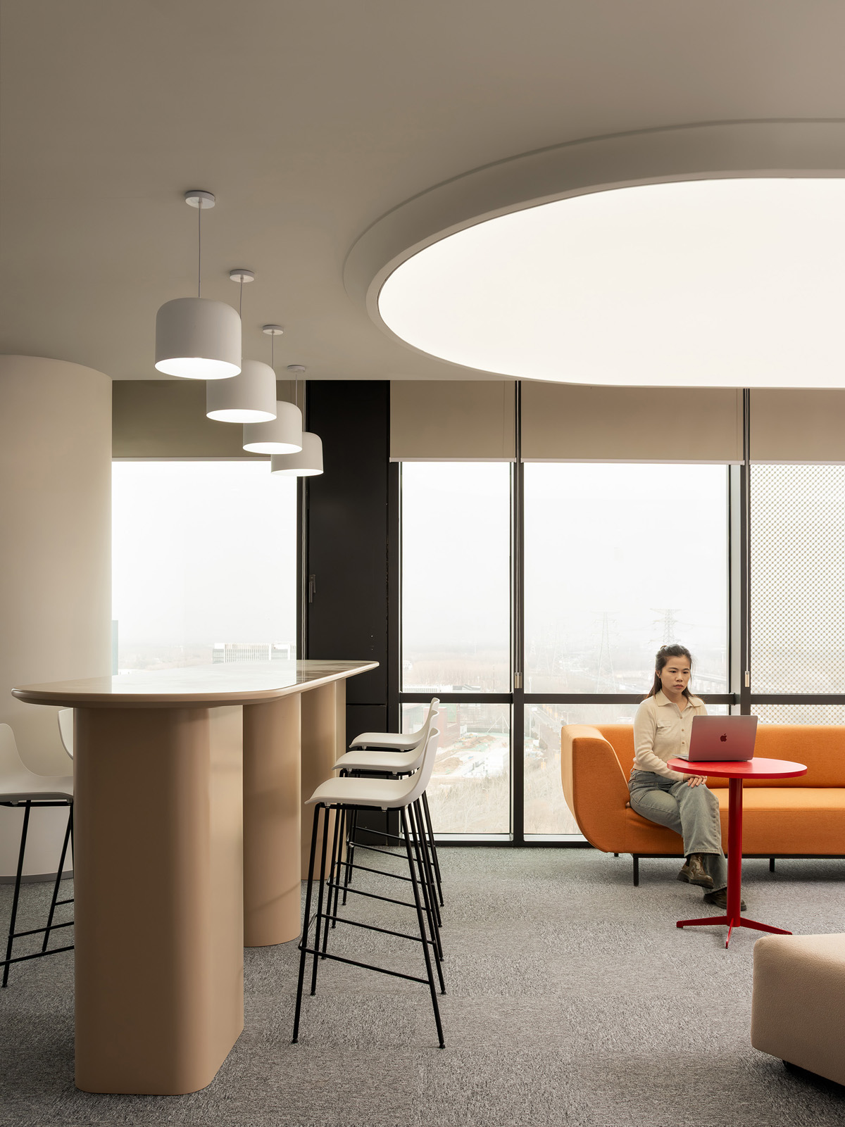 �����ع������Ӷ����ӡ������з��������������罻�򡱵�˫������