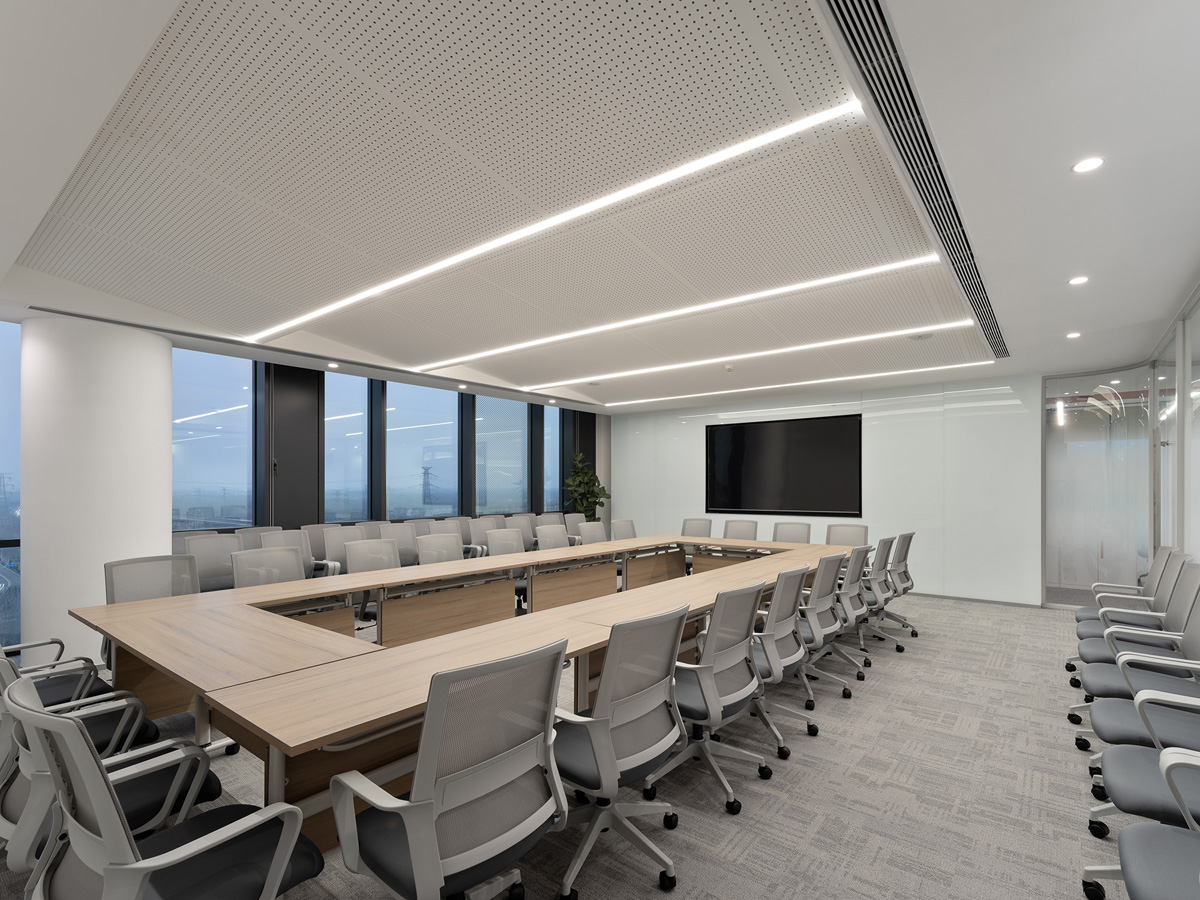 �����ع������Ӷ����ӡ������з��������������罻�򡱵�˫������