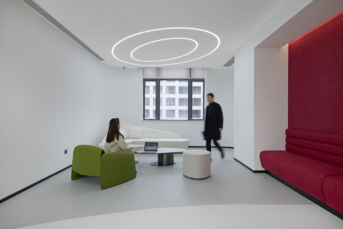 ���ʿƼ���ҵ�Ϻ��칫��ÿһ��������Ʒ������