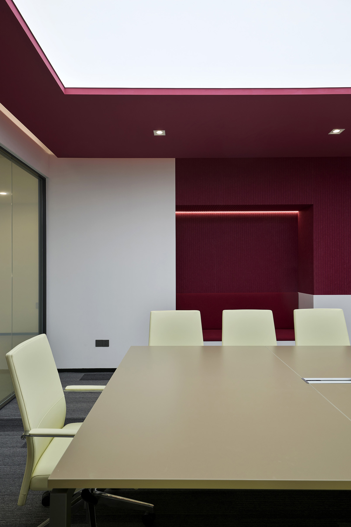 ���ʿƼ���ҵ�Ϻ��칫��ÿһ��������Ʒ������