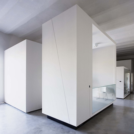 “盒子”建造:Wanda Reich and Noémi Varga